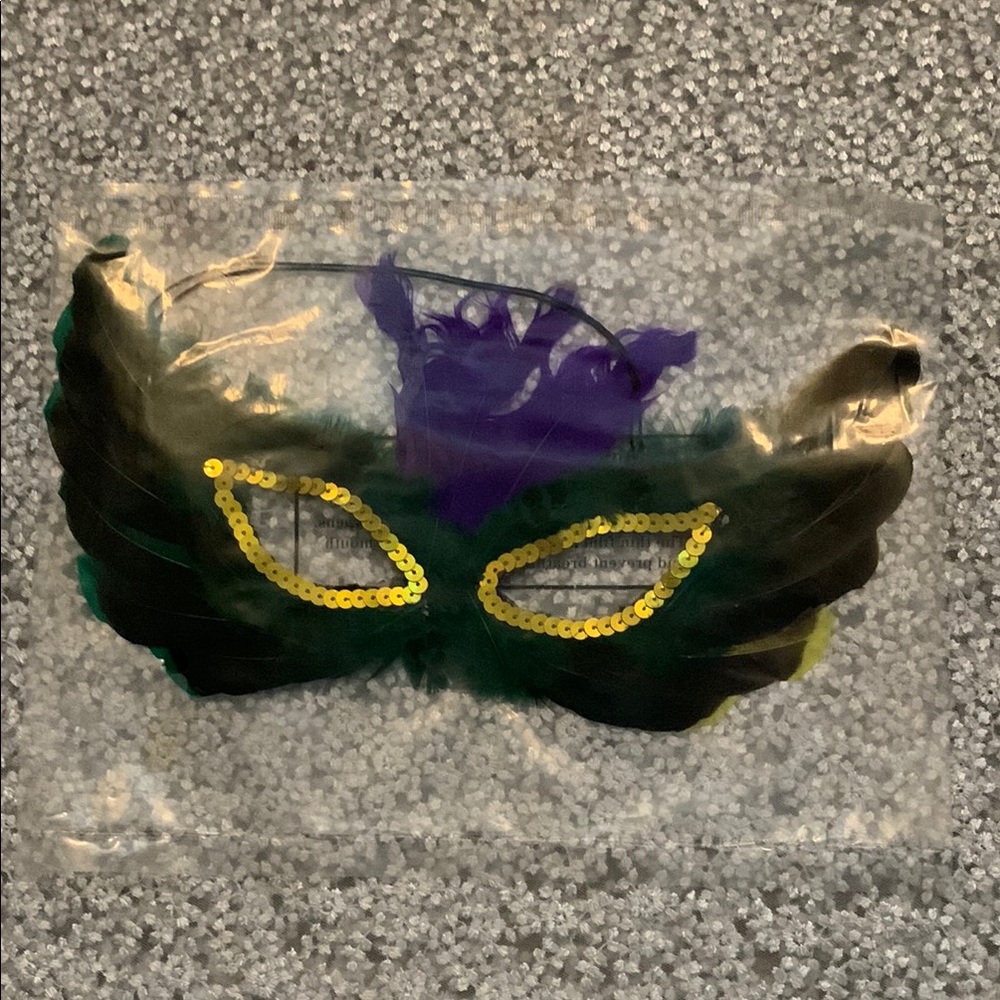 Oriental Trading Co NIP Feathered Masquerade Mask with Sequins